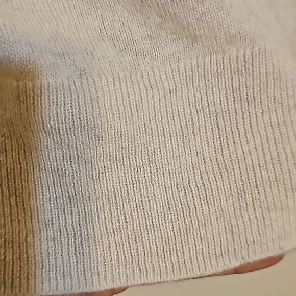 Everlane cashmere crew sweater size medium. - Picture 4 of 9